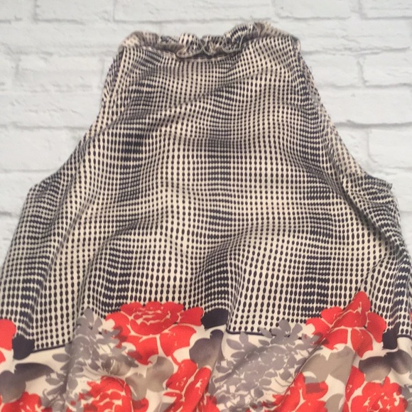 The Limited Ladies sleeveless 👚 - Picture 5 of 8